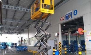 工業設施維護必備:高效自行剪叉式升降平臺的優勢