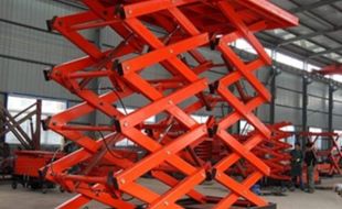 高空作業新選擇:自行鋁合金升降平臺簡化機場清潔流程